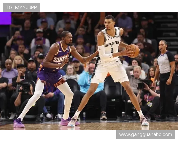 文班亚马新秀赛季表现惊艳场均20分10篮板3盖帽引领潮流