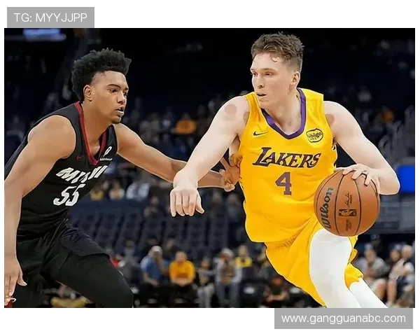 湖人热火夏季联赛精彩对决年轻球员展现潜力与激情